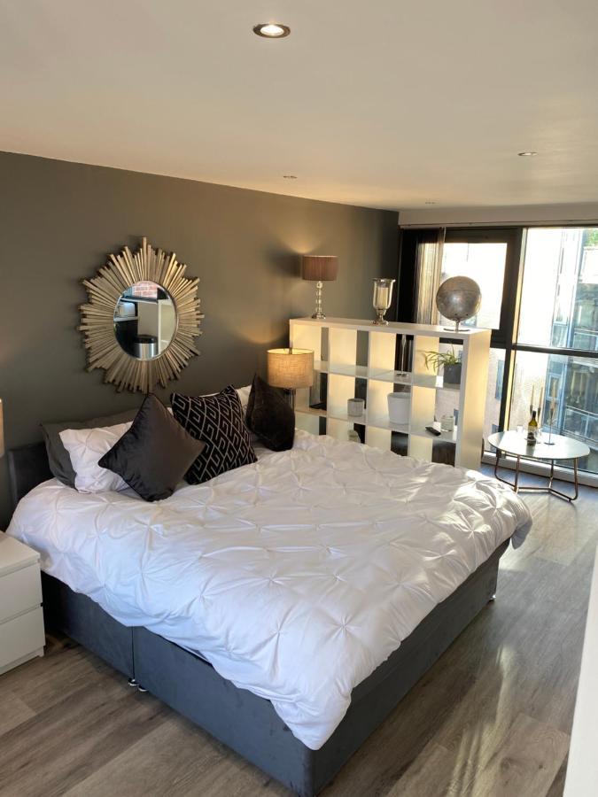 Deluxe Centre With Balcony & Views - Free Wifi Netflix, Gym Access - Westone Appartamento *