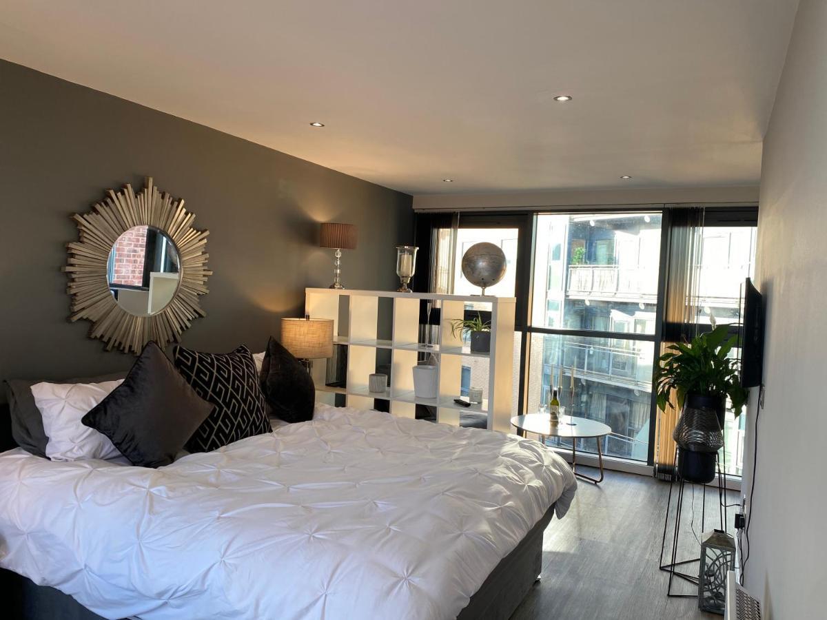 Deluxe Centre With Balcony & Views - Free Wifi Netflix, Gym Access - Westone Appartamento