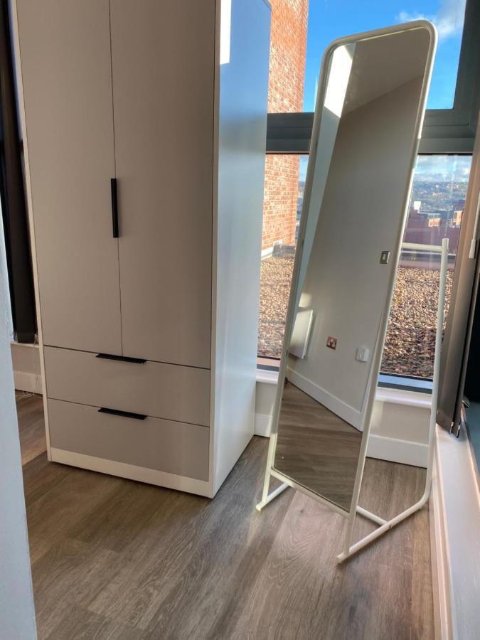 Deluxe Centre With Balcony & Views - Free Wifi Netflix, Gym Access - Westone Appartamento