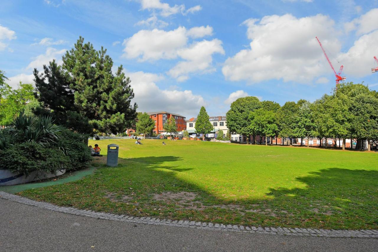 Deluxe Centre With Balcony & Views - Free Wifi Netflix, Gym Access - Westone Appartamento *