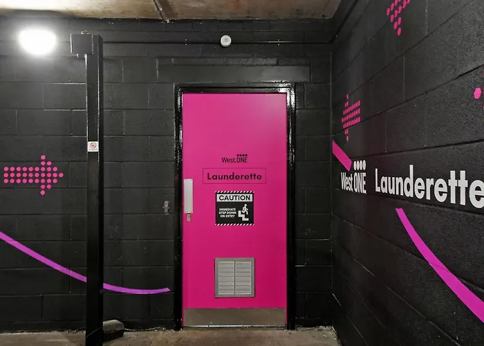 Deluxe City Centre Studio Apartment With Balcony & City Views - Free Wifi Netflix, Gym Access - Westone